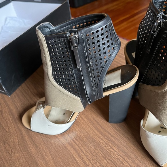 Gently worn. White heel w/black mesh and green ankle strap - Picture 4 of 5